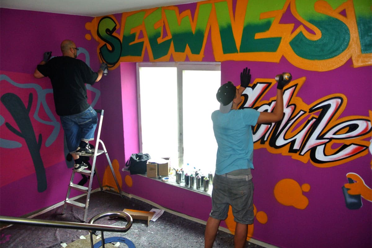 Graffiti Workshop Seewiesenschule Esslingen. Mit den Schülern besprühten wir das Treppenhaus mit einem coolen Graffiti