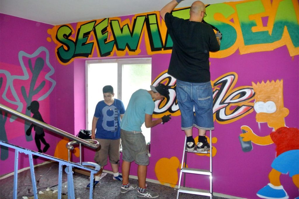 Graffiti Workshop Seewiesenschule Esslingen. Mit den Schülern besprühten wir das Treppenhaus mit einem coolen Graffiti