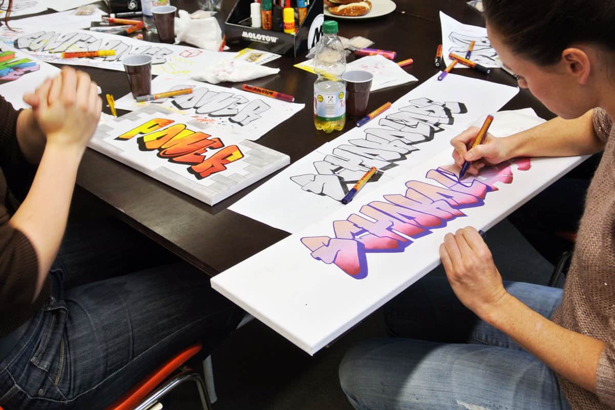 Mit dem Thema „Teamvision 2014“ haben wir unseren ersten Kreativ Graffiti Workshop mit einer Stuttgarter Abteilung der ENBW veranstaltet.