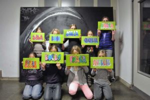 Zum 09. Geburtstag von Paula haben wir von Graffiti Stuttgart mit Ihr und Ihren Gästen einen coolen Graffiti-Kindergeburtstag gefeiert.