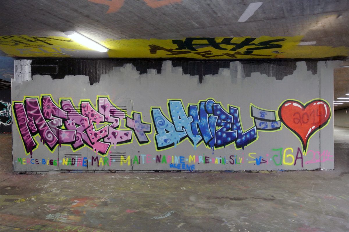 Der Graffiti Junggesellinnenabschied von Merce in Stuttgart war ein kreatives Event! Braut, Trauzeugin, Freunde sprühten ein XXL JGA Graffiti