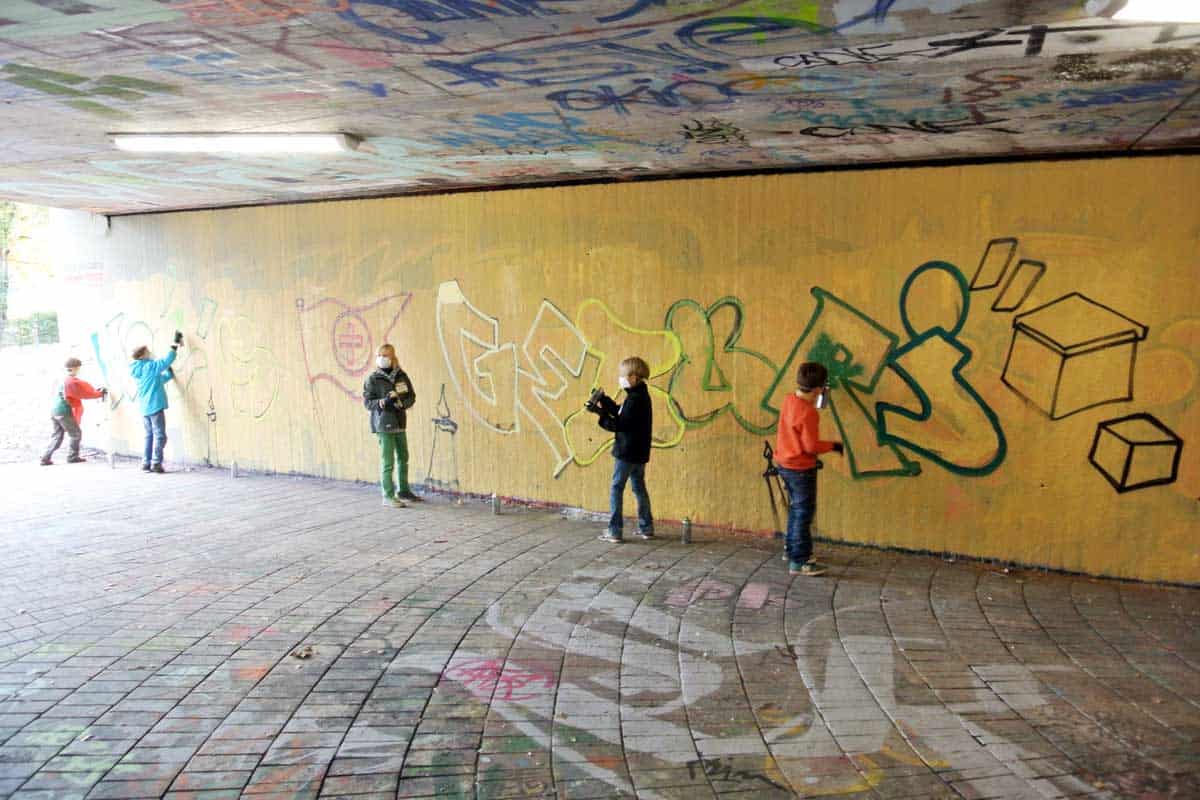 Graffiti Kindergeburtstag Stuttgart Um den 10. Geburtstag von Noe zu feiern, haben wir mit seinen Gästen ein cooles Graffiti gemalt.