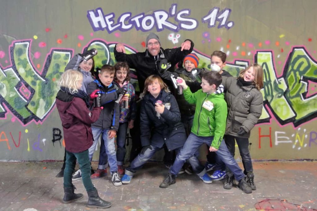 Um den 11. Geburtstag von Hector gebührend zu feiern, haben wir mit ihren Gästen ein coolen Graffiti Kindergeburtstag geplant