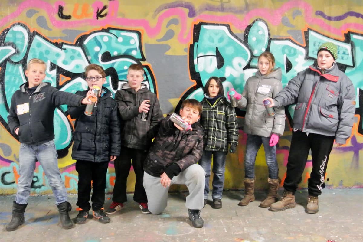 Um den 10. Geburtstag von Lucas gebürtig zu feiern, haben wir von Graffiti Stuttgart mit ihren Gästen ein cooles Graffiti an der legalen Graffiti Hall of Fame in Stuttgart Bad Cannstatt gemalt.