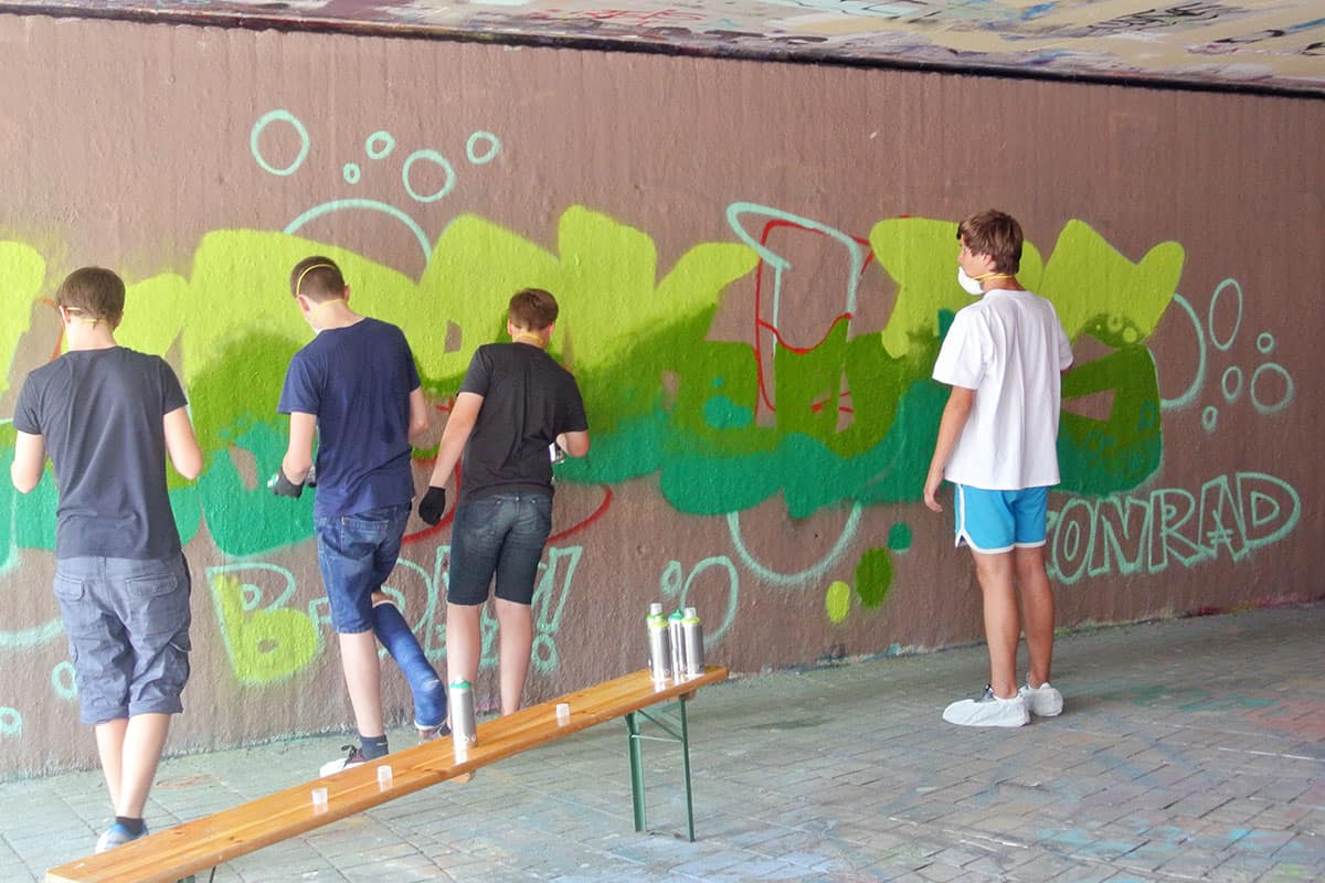Um den 14. Geburtstag von Konrad gebührend zu feiern, haben wir mit ihren Gästen ein coolen Graffiti kindergeburtstag geplant