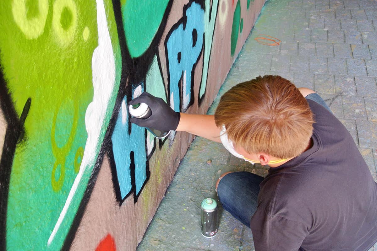 Um den 14. Geburtstag von Konrad gebührend zu feiern, haben wir mit ihren Gästen ein coolen Graffiti kindergeburtstag geplant