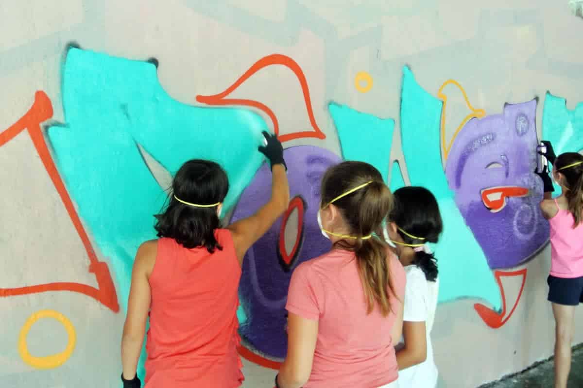 zum 11. Geburtstag von kim haben wir von Graffiti Stuttgart mit Ihr und Ihren Gästen einen coolen Graffiti Kindergeburtstag gefeiert.