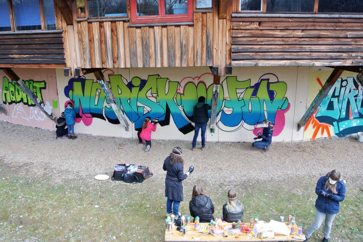 Zum 13. Geburtstag von Lisa haben wir von Graffiti Stuttgart mit Ihr und Ihren Gästen einen coolen Graffiti-Kindergeburtstag gefeiert.