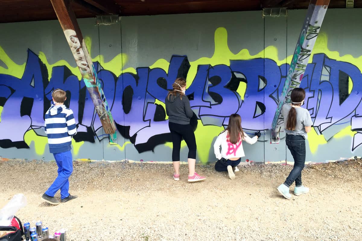 Zum 13. Geburtstag von Anna haben wir von Graffiti Stuttgart mit Ihr und Ihren Gästen einen coolen Graffiti-Kindergeburtstag gefeiert.