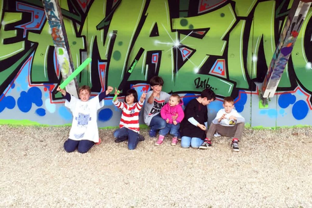 Um den 09. Geburtstag von Logan gebührend zu feiern, haben wir mit ihren Gästen ein coolen Graffiti kindergeburtstag geplant