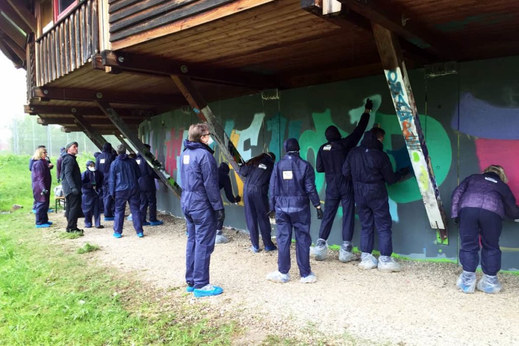 Rotary Club Stuttgart gestaltet Graffiti-Kunstwerk! Ein inspirierendes Event voller Kreativität und Teamgeist mit Graffiti Stuttgart.