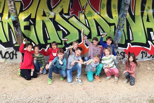 Um den 10. Geburtstag von Noah gebührend zu feiern, haben wir mit ihren Gästen ein coolen Graffiti Kindergeburtstag geplant