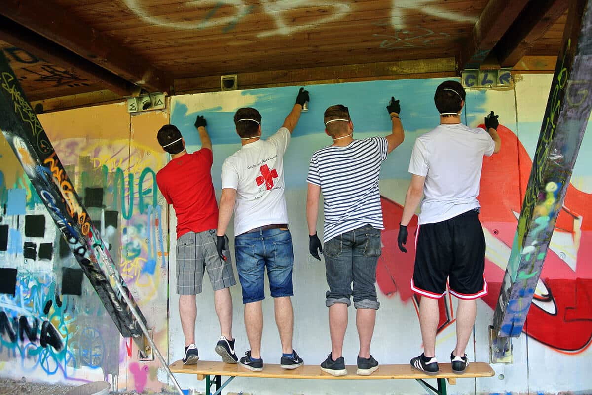 GRAFFITI STUTTGART hat in Zusammenarbeit mit Frau Ohnemus vom Arbeiter-Samariter-Bund Baden-Württemberg e.V. einen coolen Graffiti-Workshop für eine FSJler-Crew organisiert.