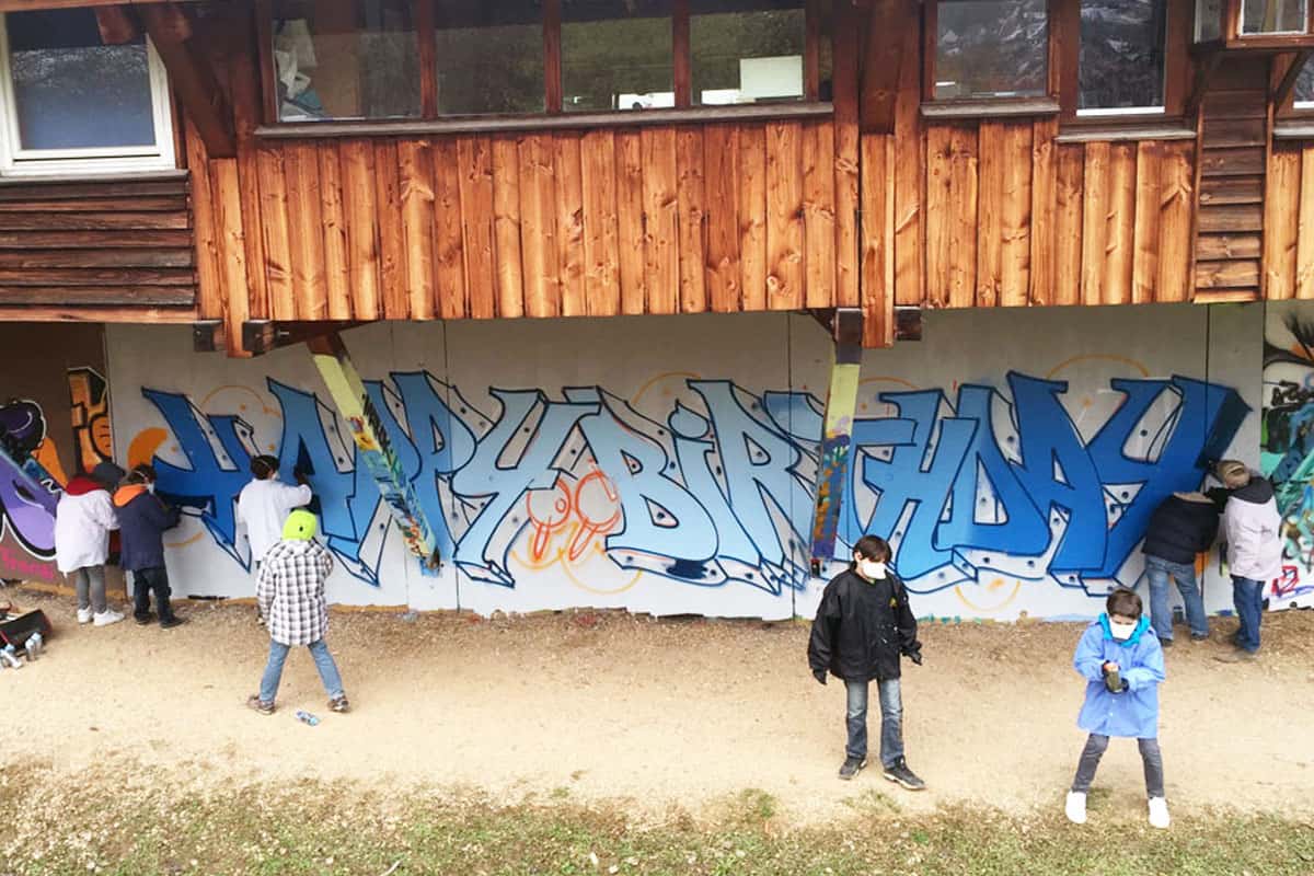 Um den 11. Geburtstag von Paul gebührend zu feiern, haben wir mit ihren Gästen ein coolen Graffiti Kindergeburtstag geplant