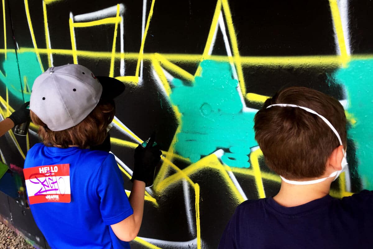 Um den 10. Geburtstag von Luka gebührend zu feiern, haben wir mit ihren Gästen ein coolen Graffiti kindergeburtstag geplant