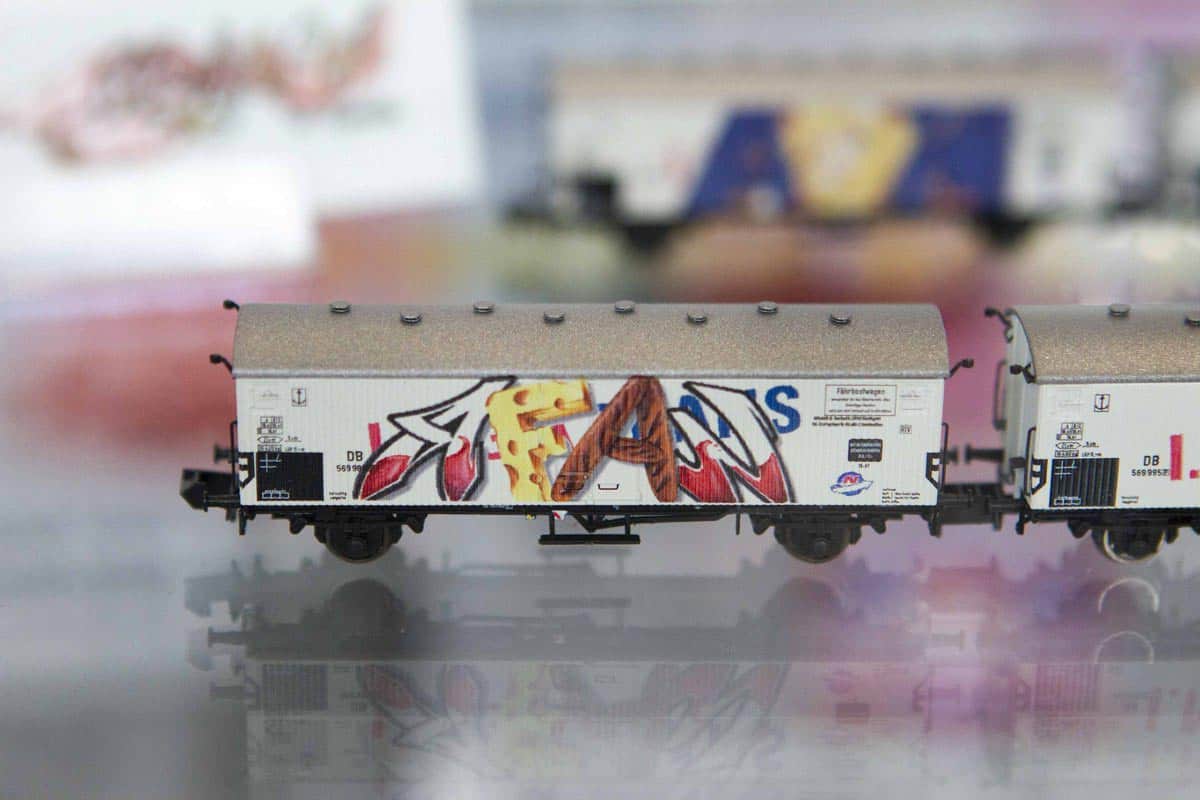 Graffiti Gestaltung Modelleisenbahn Modell & Technik Messe 2019! Chris realisierte sechs Motive die via Digitaldruck auf die Wagen angebracht worden.