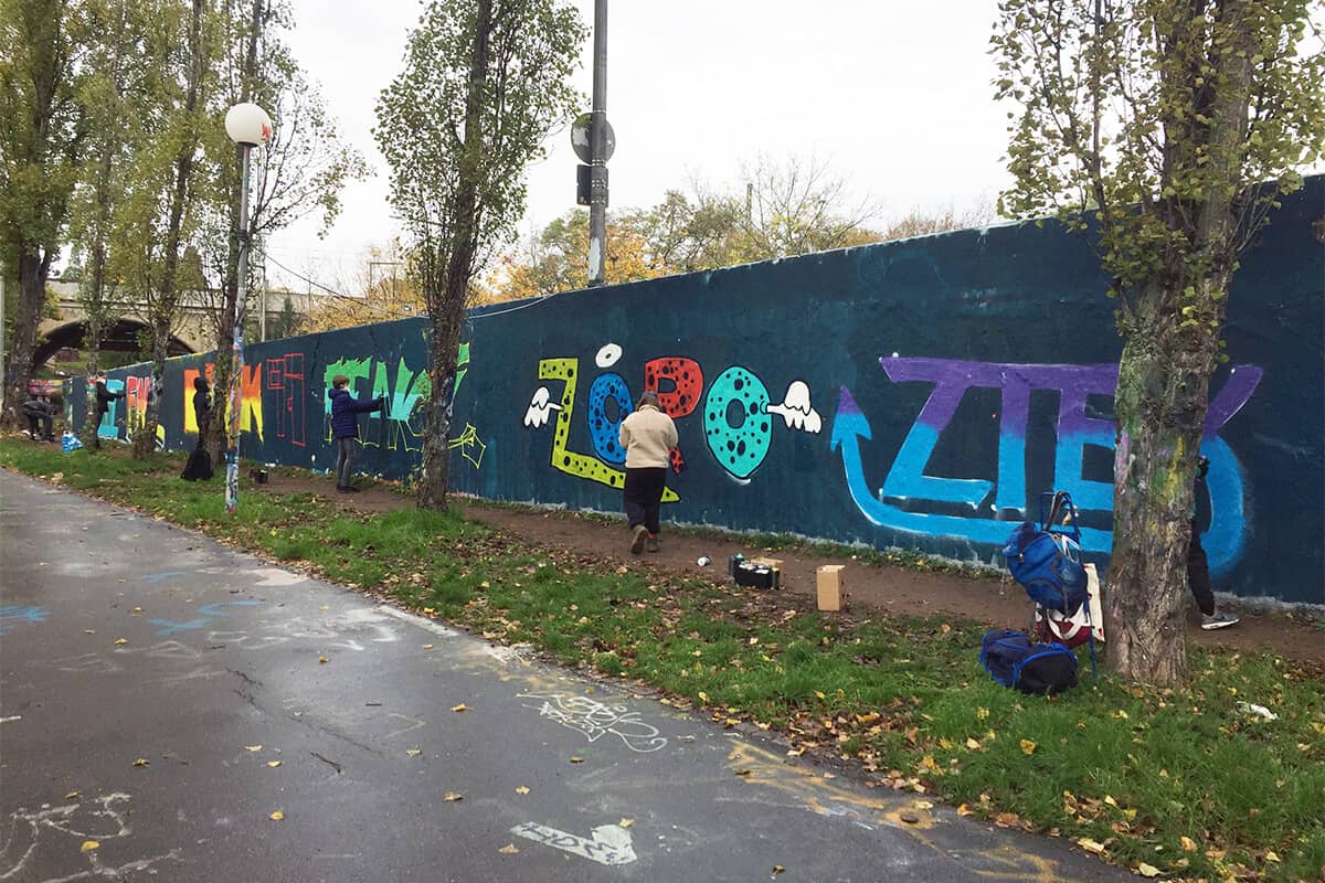 Der Graffiti Workshop Stuttgart Herbstferien 2019 war wieder ein kreativeres Wochenende! Zusammen haben wir geplant,gezeichnet und gesprüht.