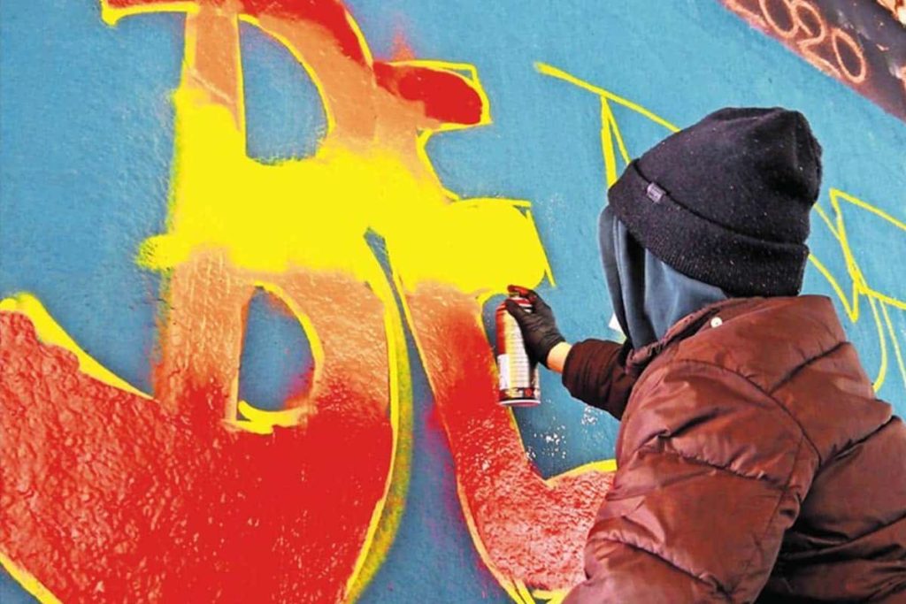 Damit Kunst im öffentlichen Raum nicht zu Sachbeschädigung mutiert, vermitteln Graffiti-Workshops neben Technik auch rechtliches Know-how. Von Marisa Sass-Baitis