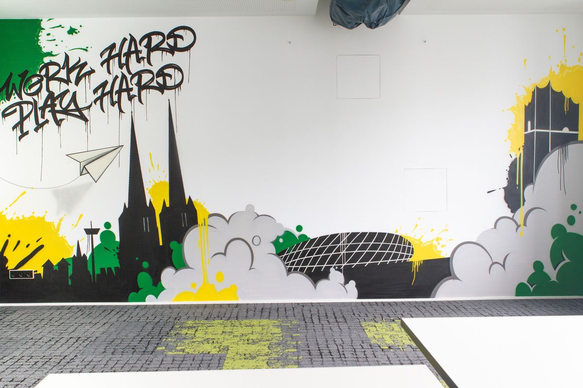 Die Dymatrix Consulting Group beauftrage Graffiti Stuttgart für die Gestaltung eines Besprechungsraums Ihrer Stuttgarter Niederlassung.