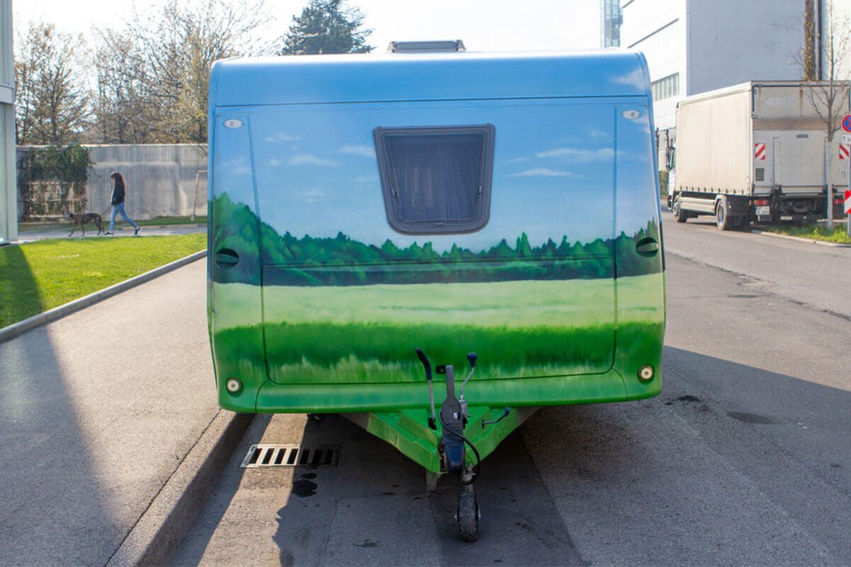 Graffiti Fahrzeuggestaltung Wohnwagen "Landschaft"