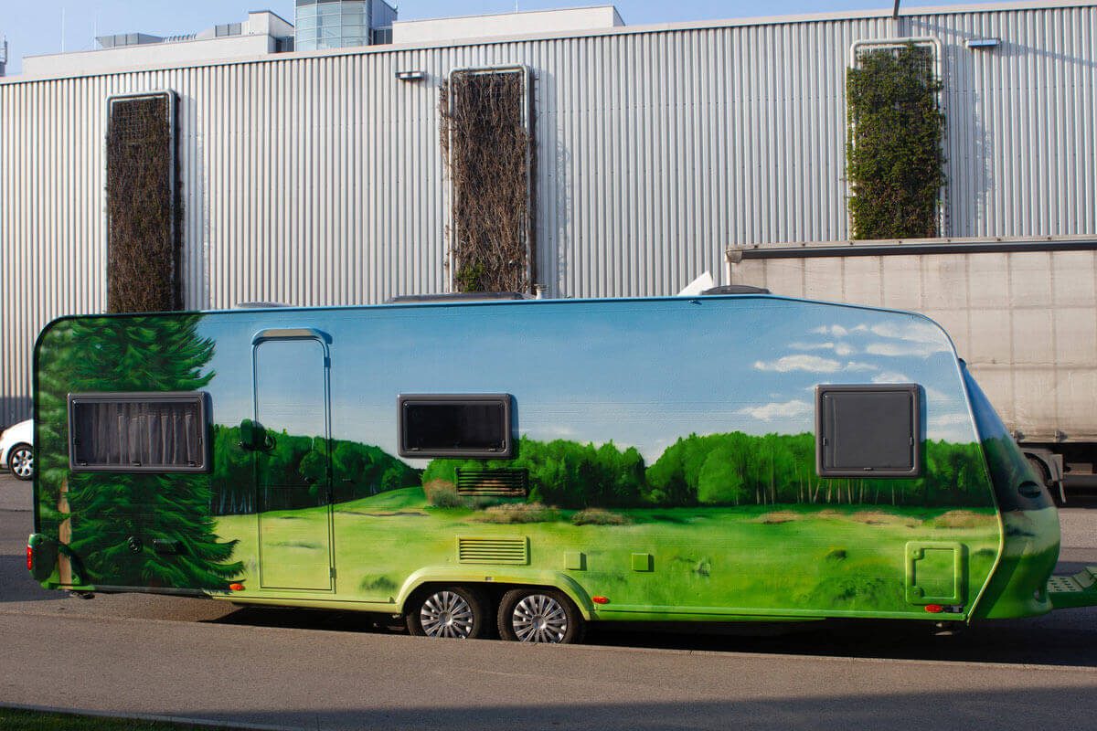 Graffiti Fahrzeuggestaltung Wohnwagen "Landschaft"