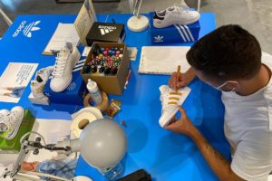 In Zusammenarbeiten mit cip marketing haben wir für das Adidas Outlet in Metzingen ein Customizing Event organisiert.