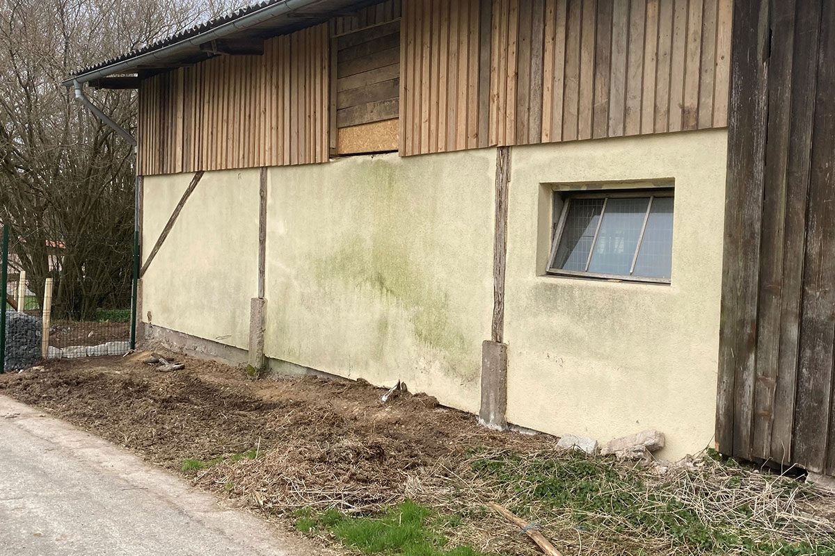 Für den Gnadenhof Animal hope aus Rosenberg im Landkreis Neckar-Odenwald-Kreis haben wir eine Scheune mit einem farbenfrohen Graffiti verschönert.