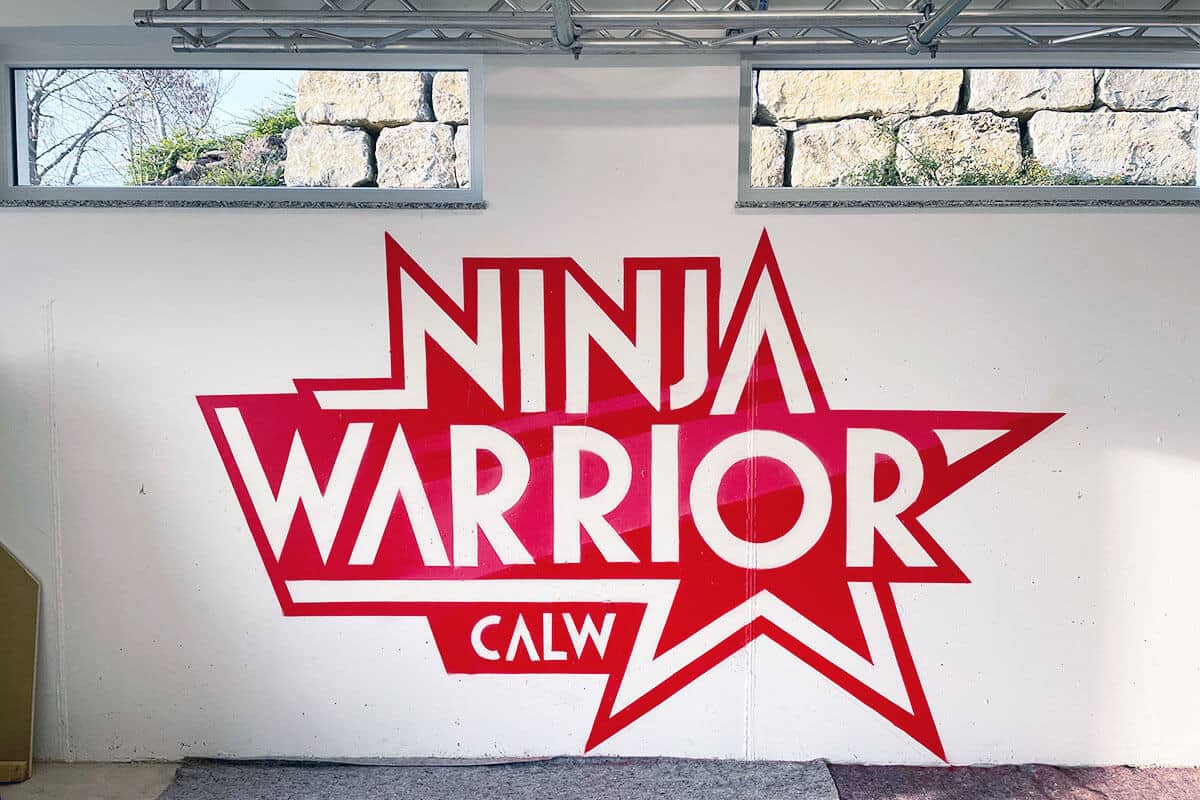für die beiden Ninja Warrior Kandidaten Holger und Frederick aus Calw, haben wir Ihren Trainingsraum mit einem Ninja Warrior Calw Logo gestaltet.