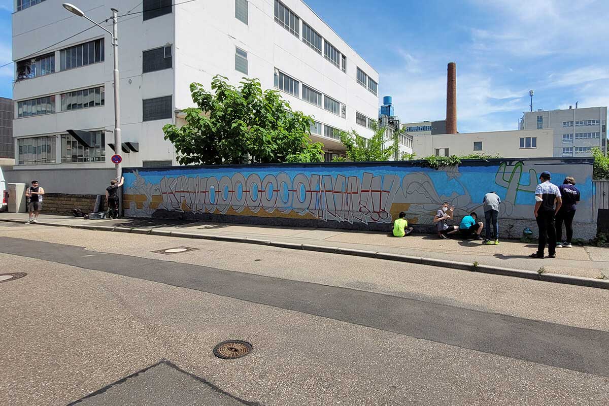 Vor dem Abriss des Gewerbeobjekts in Feuerbach, haben wir zusammen mit der mobilen Jugendarbeit ein Graffiti Event umgesetzt.