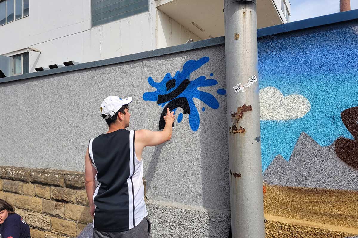 Vor dem Abriss des Gewerbeobjekts in Feuerbach, haben wir zusammen mit der mobilen Jugendarbeit ein Graffiti Event umgesetzt.