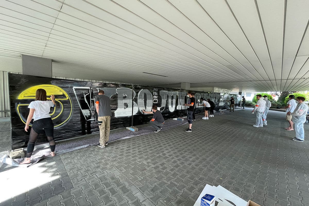 Zusammen mit den Junior Unternehmern, des WBO Verband Baden-Württemberg Omnibusunternehmen e. V. haben wir bei Ihnen vor Ort in Böblingen ein cooles Graffiti Teamevent durchgeführt.