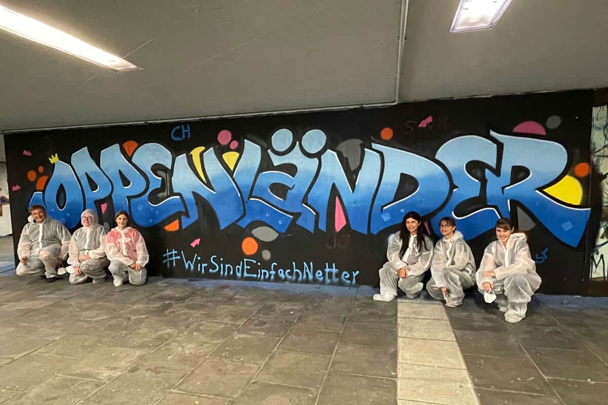 Zusammen der Oppenländer Rechtsanwaltskanzlei hat Moritz mit den Mitarbeitern ein Graffiti Firmenevent durchgeführt.