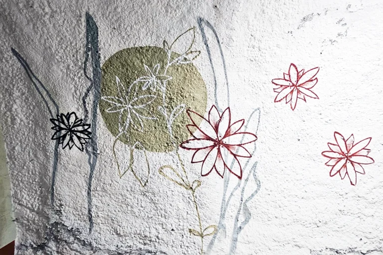Graffiti-Kunst bringt Farbe in die Wertheimer Tiefgarage. Mit Tiermotiven und grafischen Elementen wird der Weg zur Altstadt zum Erlebnis.